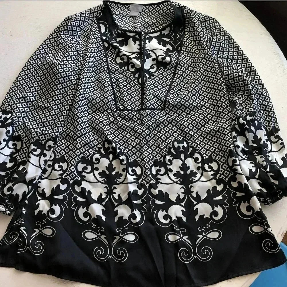 Chico's Black and White Tunic Top Size 0